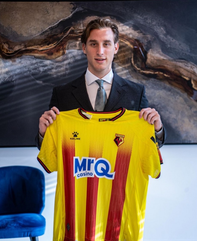 爱游戏娱乐-沃特福德官方：23岁意大利中场博维加盟，球员此前植入心脏除颤器