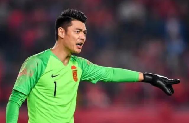 曾诚退出国足何人递补？韩佳奇受热捧但未入大名单