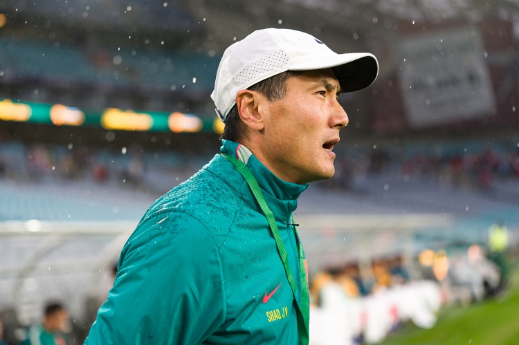 爱游戏平台体验-足球报评国足0-2喀麦隆：被打懵后走出困境，考验巨大收获亦多