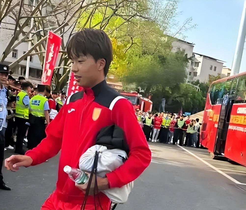 爱游戏中国官网-喜讯！重庆铜梁龙刚战平西海岸，李镇全就赛后发声做出重要决定